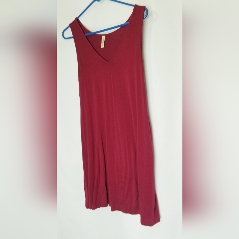 Bishuige red dress medium pullover sleeveless‎ tshirt type knee length EUC